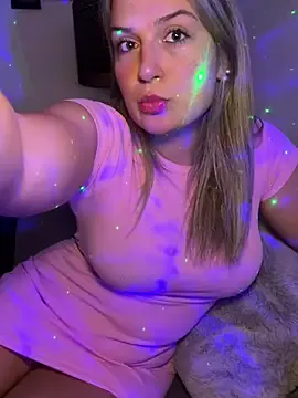 BlondeSarah2006 on StripChat