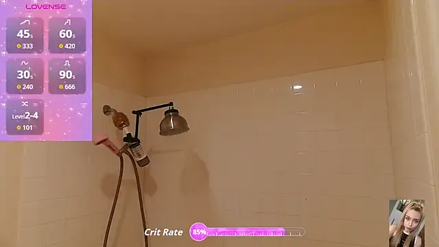 Blondiewithanass on StripChat