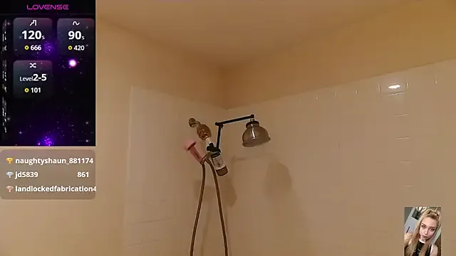 Blondiewithanass on StripChat