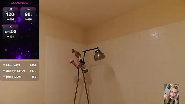 Blondiewithanass on StripChat