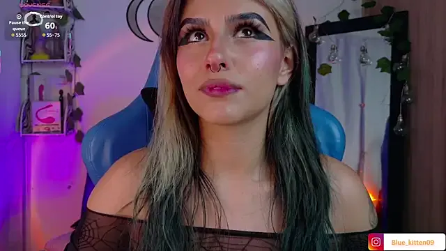 blue_kitten on StripChat