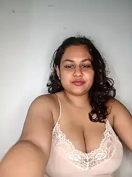 Freechat bumblebeegirl on StripChat