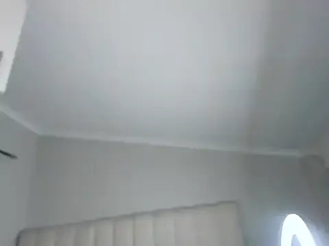 Bustygoddess32 on StripChat