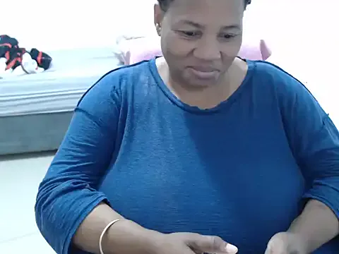 Bustyslave48 on StripChat