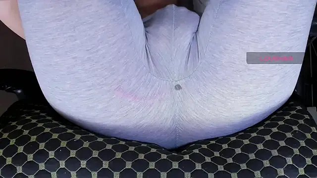 Cameltoe_squirt_inPants on StripChat