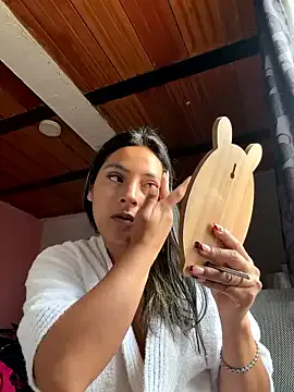 Cami_Leon2 on StripChat