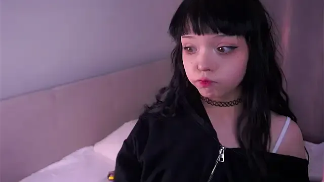 CandiceDossantos — lets lick and bite finger