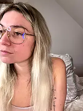 carlaaa on StripChat