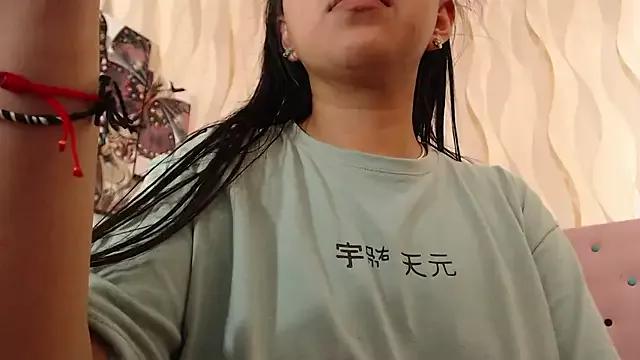 CarolineBrunx — masturbate above clothes