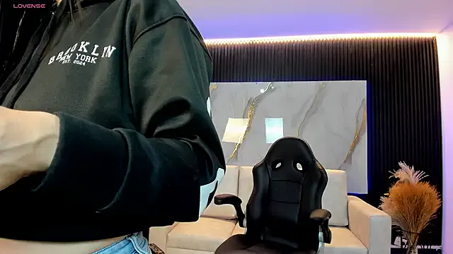 charlottewhitte on StripChat