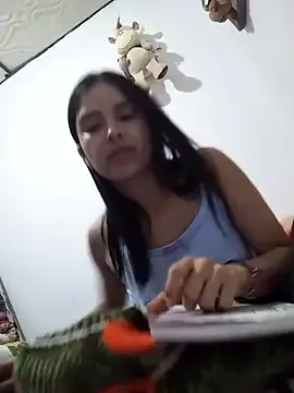 Cherrybombs_ on StripChat