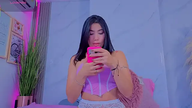 Chlooee__ on StripChat