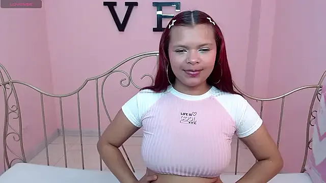 Choloeadams_xxx — Saliva in pussy