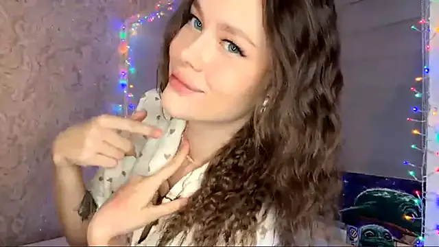 CindyHines — Pinch my nipples to make me moan