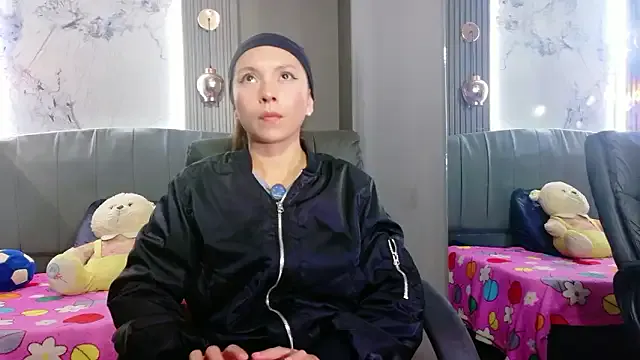 Cloe16_ — shows ass, spank x12