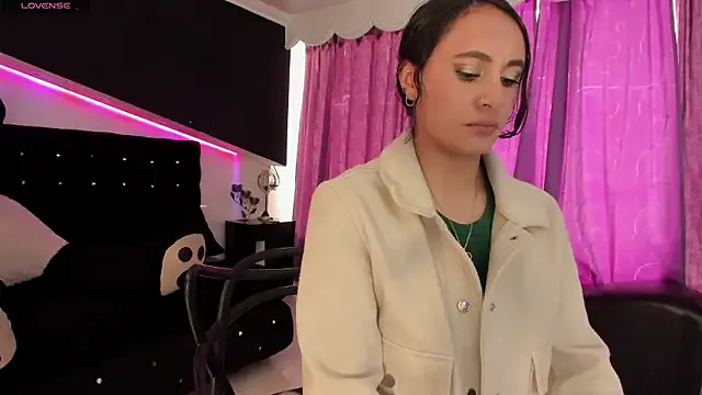 Coral_Gibson — show tits lick nipples