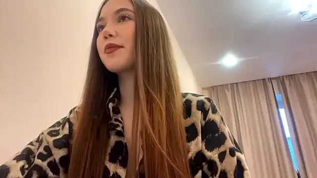 CozyMonday — Extended close-up cleavage