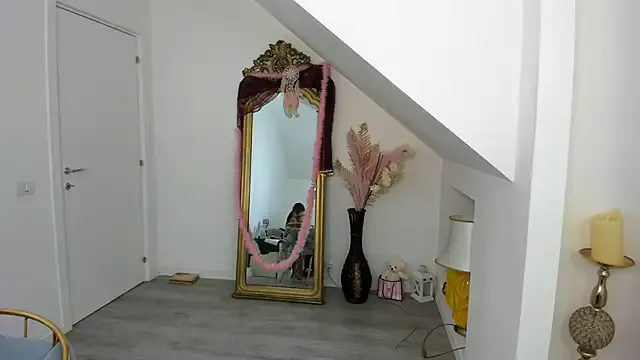 CrazyDollxx on StripChat