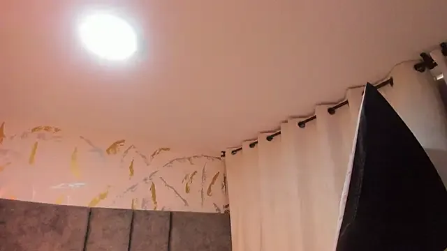Cristal_Velle — zoom pussy x 1min