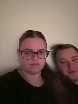 CurvyPaar2 — Arschloch zeigen