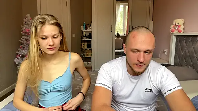 Daisy_Couple on StripChat