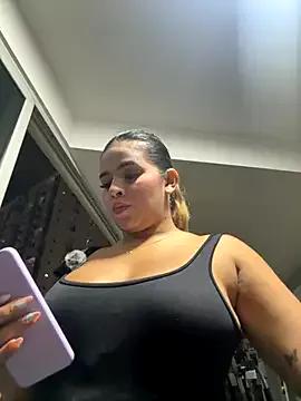 Daniela_Vidarte — Squirt in bathroom gym 