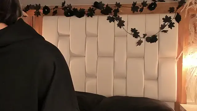 Daphne_And_Roger on StripChat