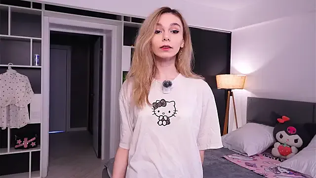 DarlineHoldness — sucking fingers like a dick