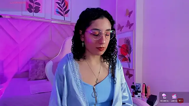 DemiJones_ on StripChat