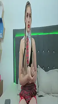 Dionekiss — get naked and show pussy