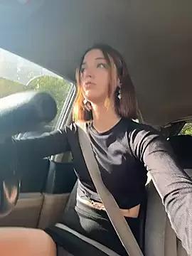 DollyTall — Show sexy tits next to people around