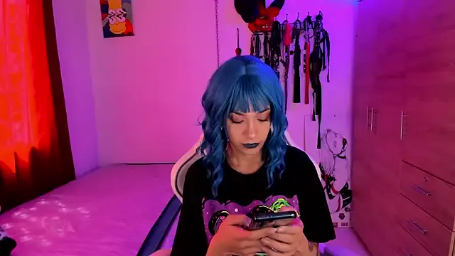 dungeongirls — Toplees