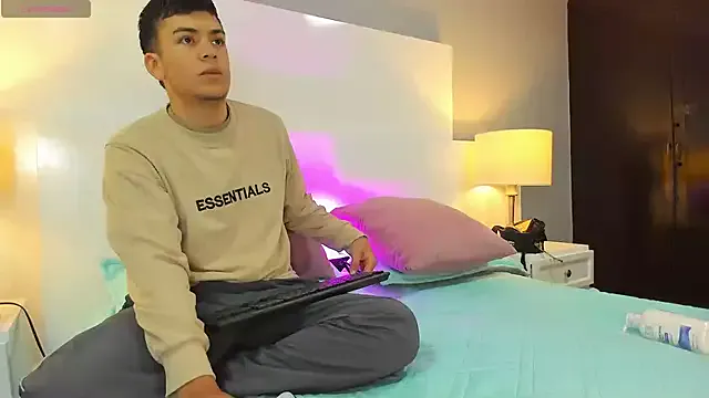 Dylan_Katte on StripChat