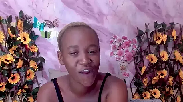 EbonyOlive69 on StripChat