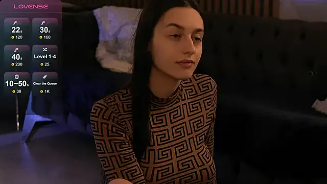 ElaraVixen on StripChat