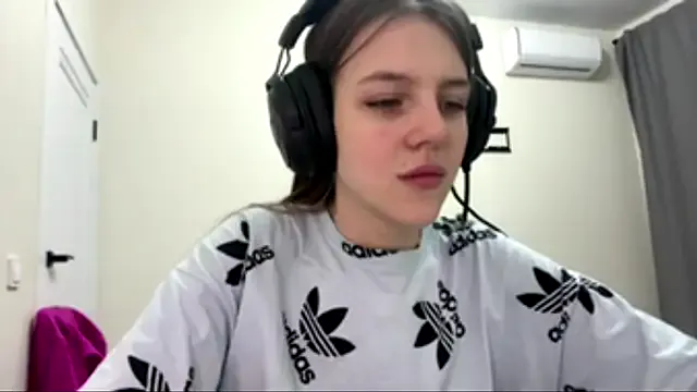 Elira_Breeze — lick my finger^^