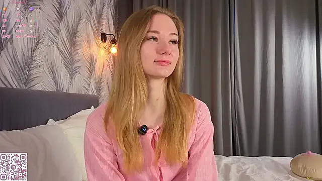 ElvinaRose — smile close up