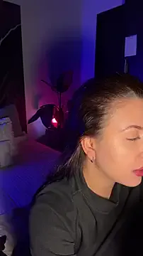 EmaSaenz on StripChat