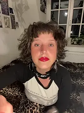 EmilieBraun — Show Boobs (30 sec) 