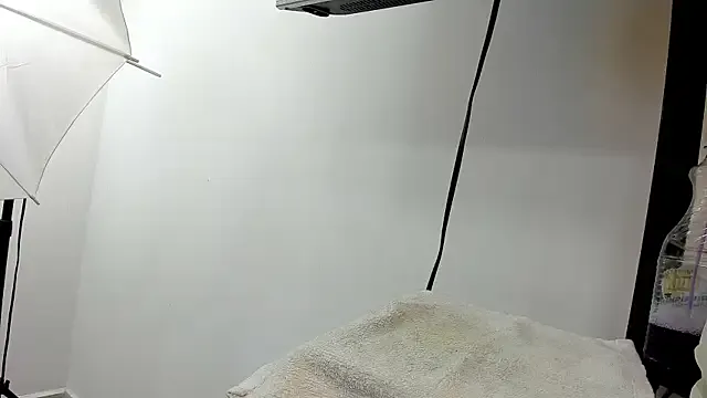 emilio_brandon on StripChat