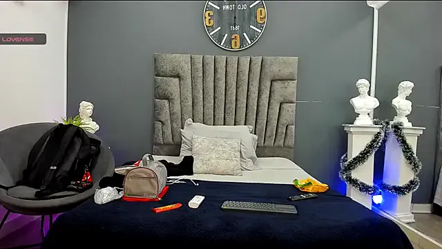 emilio_brandon on StripChat