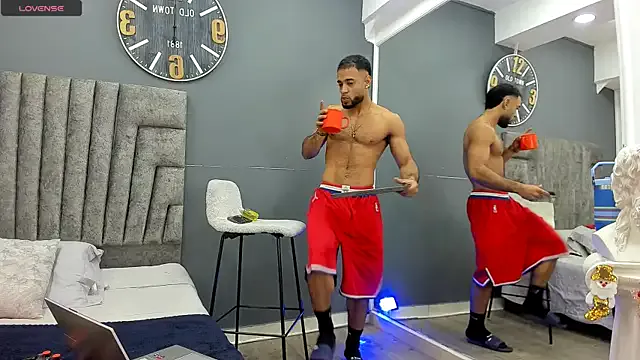 emilio_brandon on StripChat