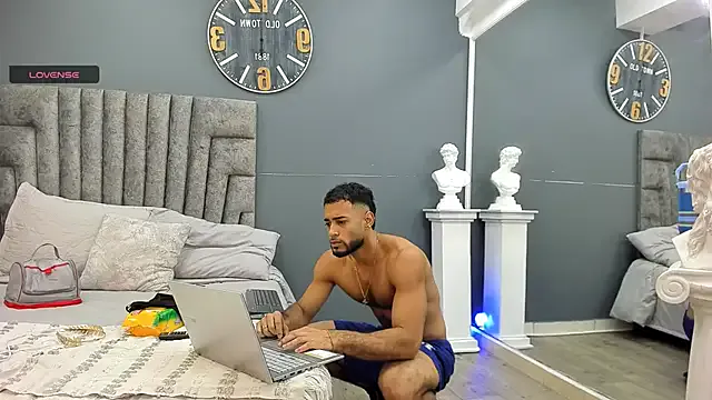 emilio_brandon on StripChat