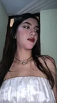 Emily-hottson — Show tits + Shirt off 