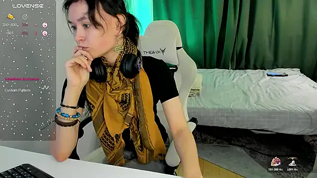 Emily_Strikeee on StripChat