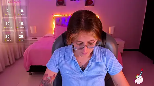 Emily_Warren_ — se my cute ass?