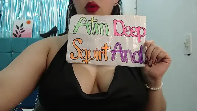 Emilyfire_69 on StripChat
