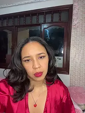 Esmerald_1111 on StripChat