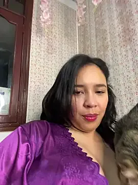 Esmerald_1111 on StripChat