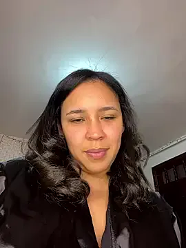 Esmerald_1111 on StripChat